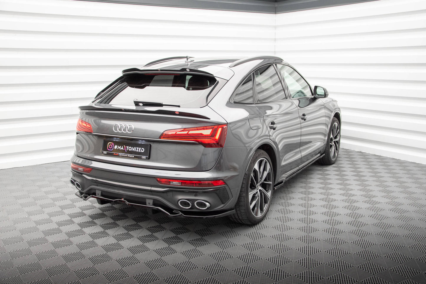 Maxton Mittlerer Diffusor Heck Ansatz DTM Look für Audi SQ5 Sportback Mk2 Facelift schwarz Hochglanz