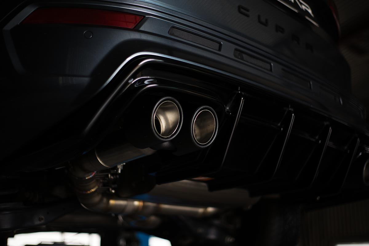 Grail Auspuffanlage Cupra Ateca 3.5-Zoll 4-flutig Carbon Endrohre an HJS