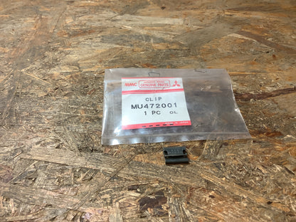 Mitsubishi L400 Space Gear Windschutzscheibenclip Original Mitsubishi NEU