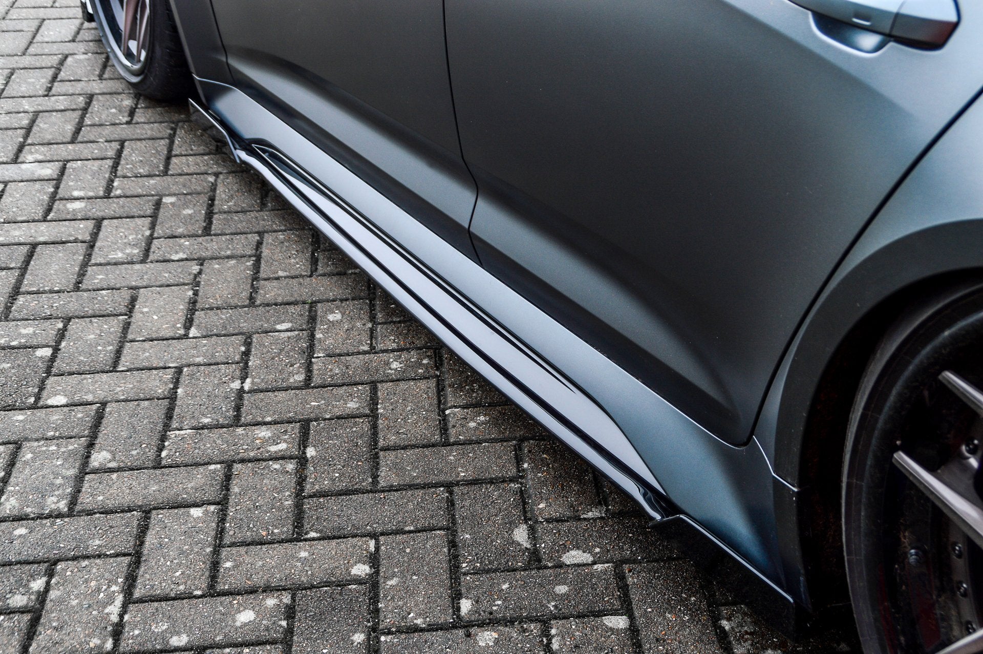 Seitenschwellersatz mit Wing Audi RS7 Typ C8 4K ab Bj.:2019 - Carbon
