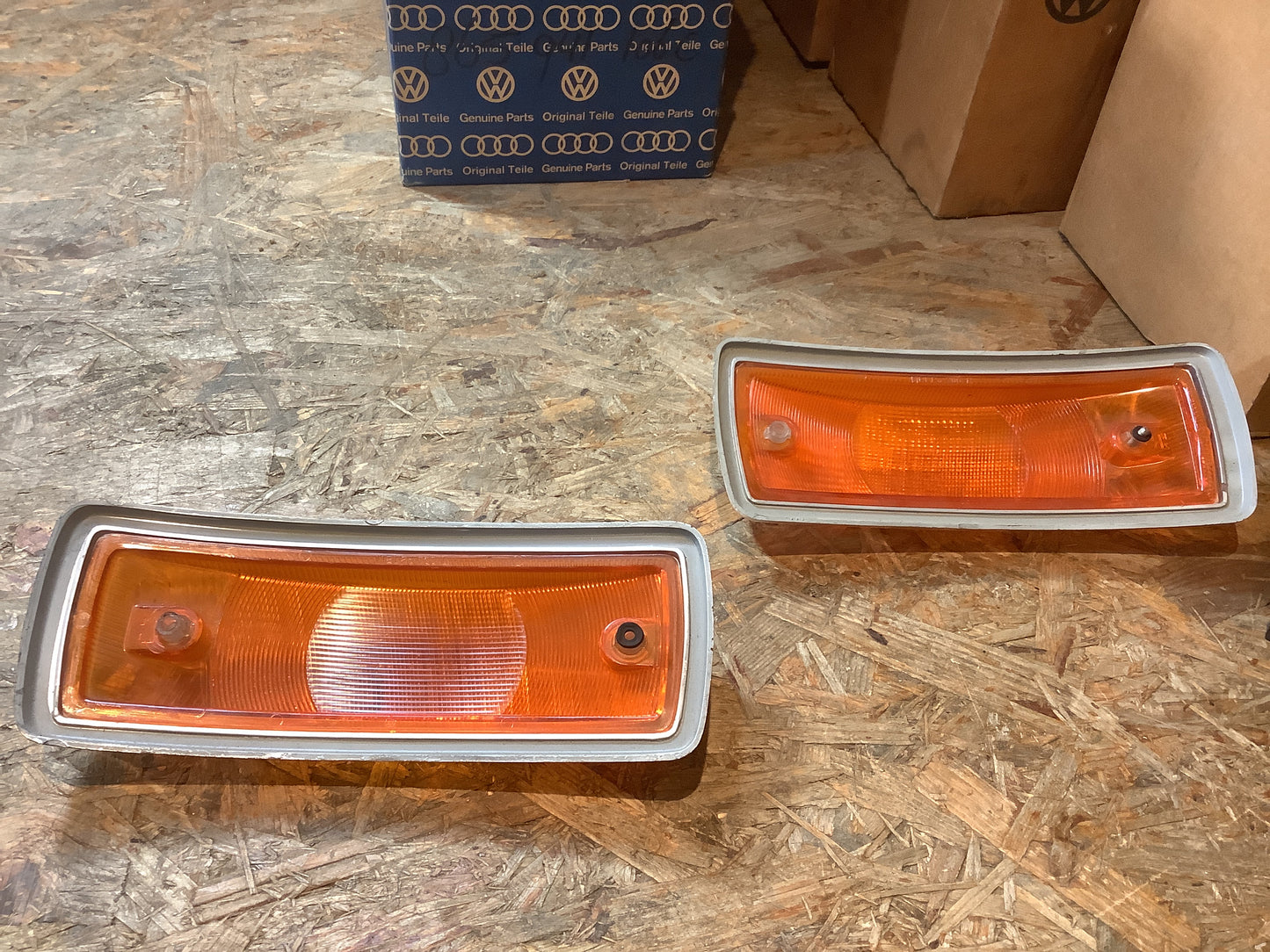 VW Bus T2 Blinker Satz links+rechts Original Hella NEU