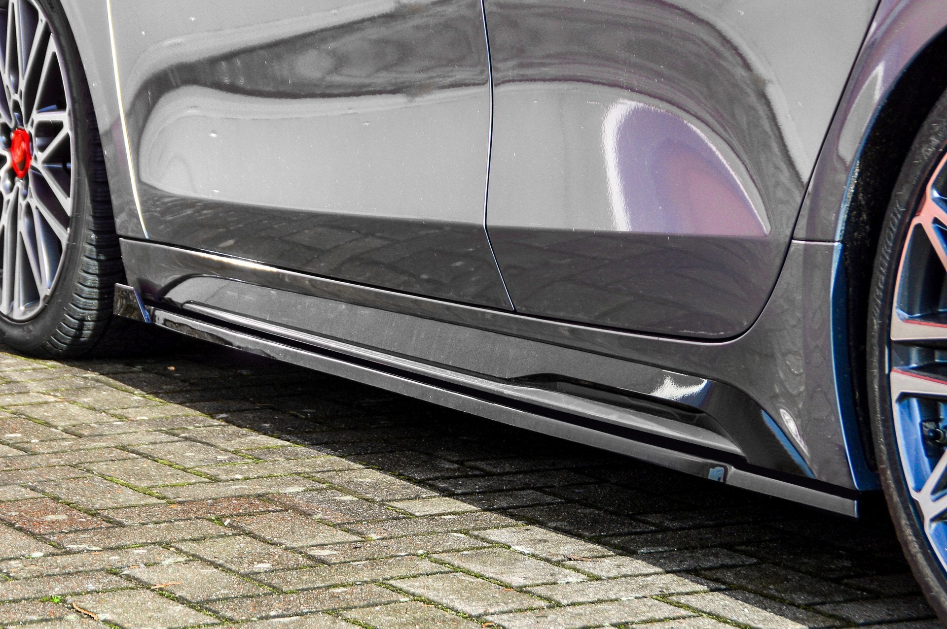 CUP Seitenschwellersatz mit Wing vorne Kia Ceed GT, CD ( FL) Carbon