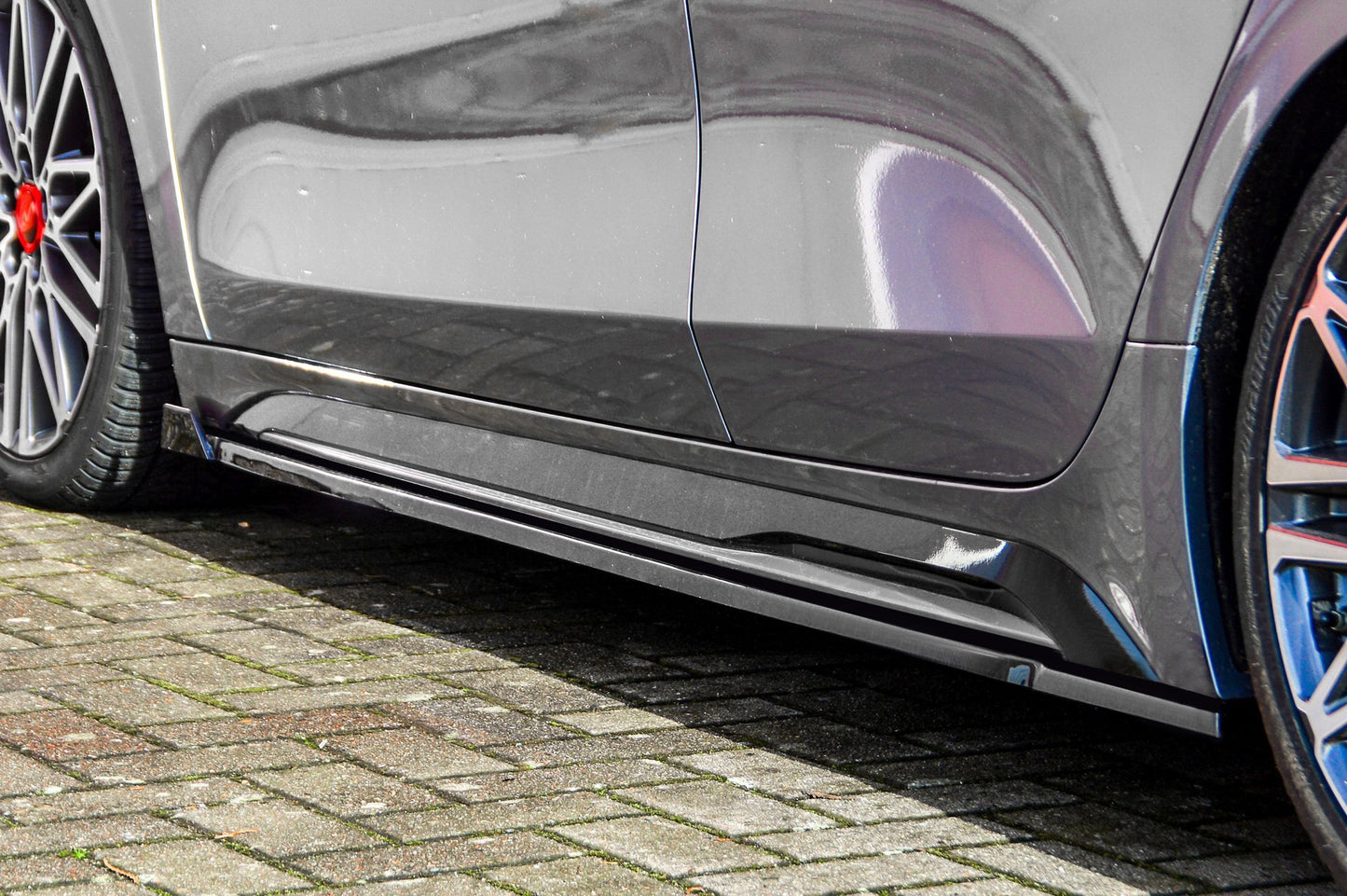 CUP Seitenschwellersatz mit Wing vorne Kia Pro Ceed GT Schwarz Matt