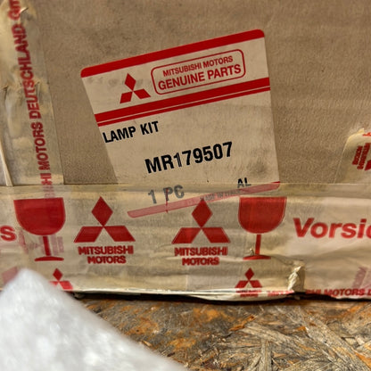 Original Mitsubishi Rücklicht Links Carisma 95-06 MR179507