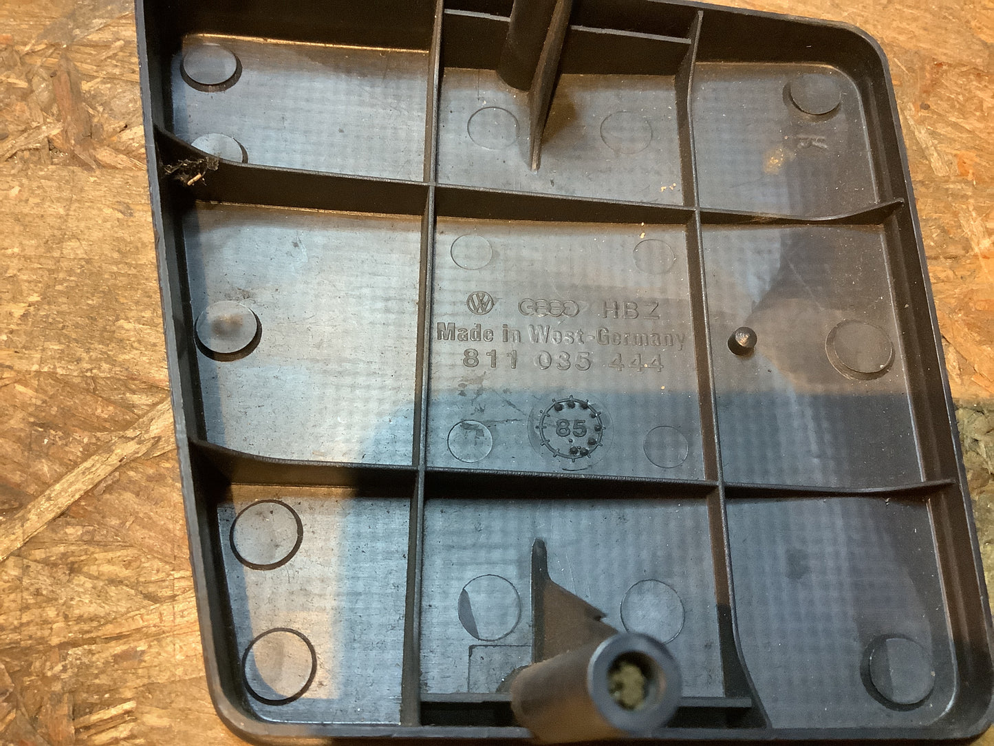 Audi 80/90/Coupé Typ 81-85 Abdeckung Lautsprecher vorn Rechts Original VW NEU
