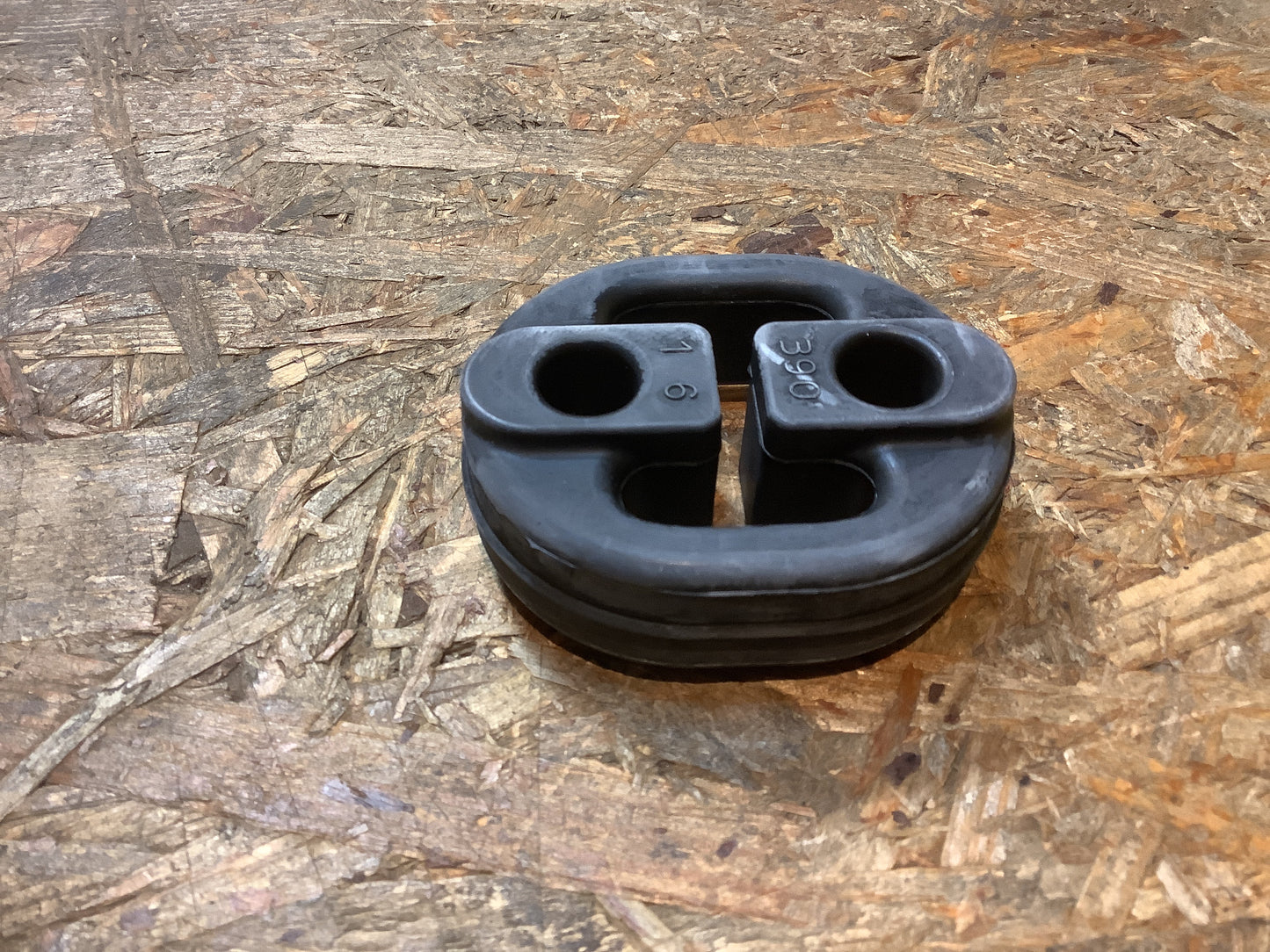 Mitsubishi Mirage, Space Star Auspuffgummi, Auspuffhalter Original Mitsubishi NEU