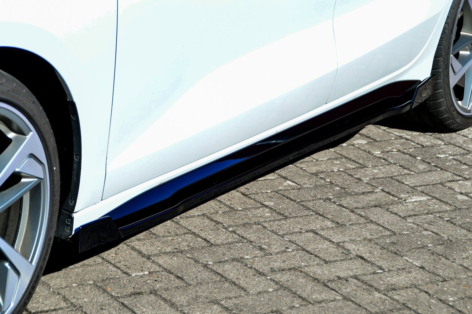 CUP Seitenschwellersatz mit Wing vorne/hinten Audi A3, 8Y Schwarz Glanz