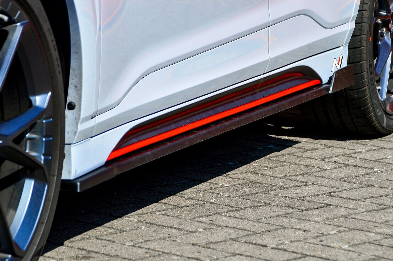 CUP Seitenschwellersatz mit Wing hinten Hyundai Kona N Schwarz Glanz