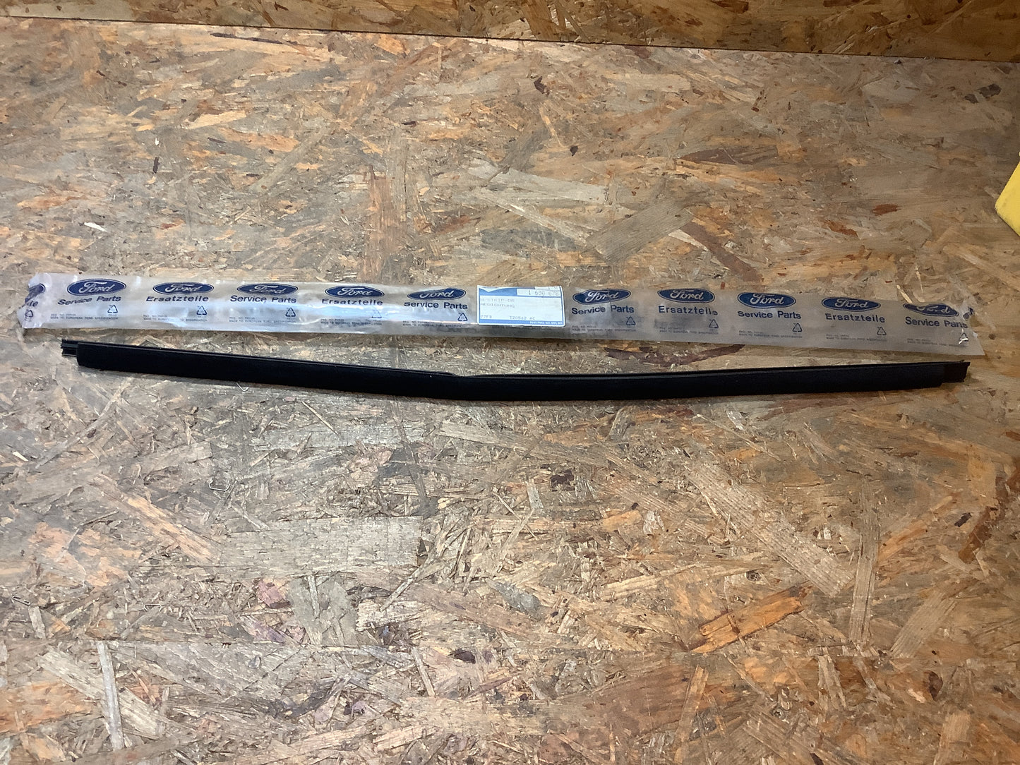 Ford Fiesta, Bj. 76-89 (AX) Abdichtung, Fensterschacht Original Ford NEU