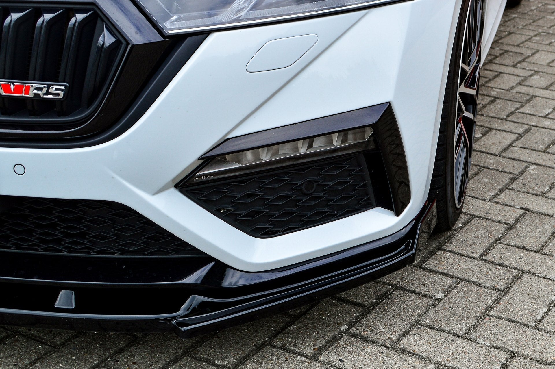 CUP Frontspoilerlippe mit Wing ABS Skoda Octavia RS, NX, Combi Schwarz Matt