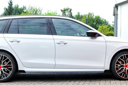 CUP Seitenschwellersatz mit Wing Skoda Octavia RS NX Limousine Carbon