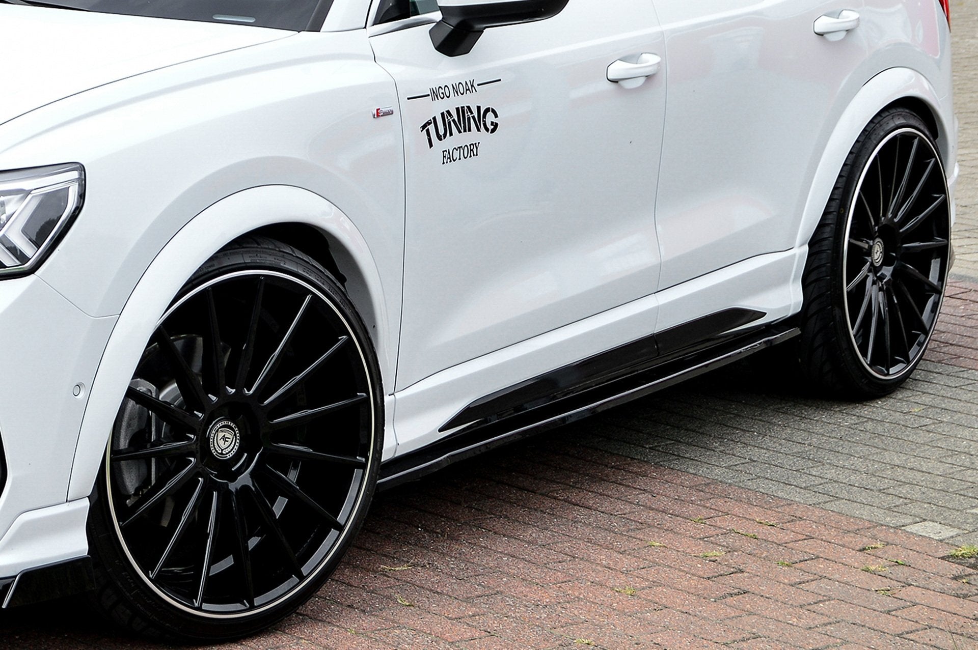 Radlaufverbreiterung Satz Audi Q3, Typ F3 ab Bj.: 2018- Schwarz Glanz