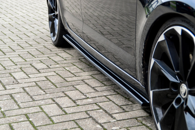 CUP Seitenschwellersatz Skoda Octavia RS 5E ab Bj.: 2016- Schwarz Matt