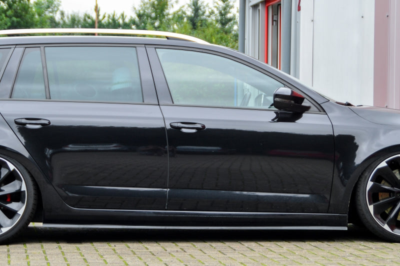 CUP Seitenschwellersatz Skoda Octavia RS 5E ab Bj.: 2016- Schwarz Glanz