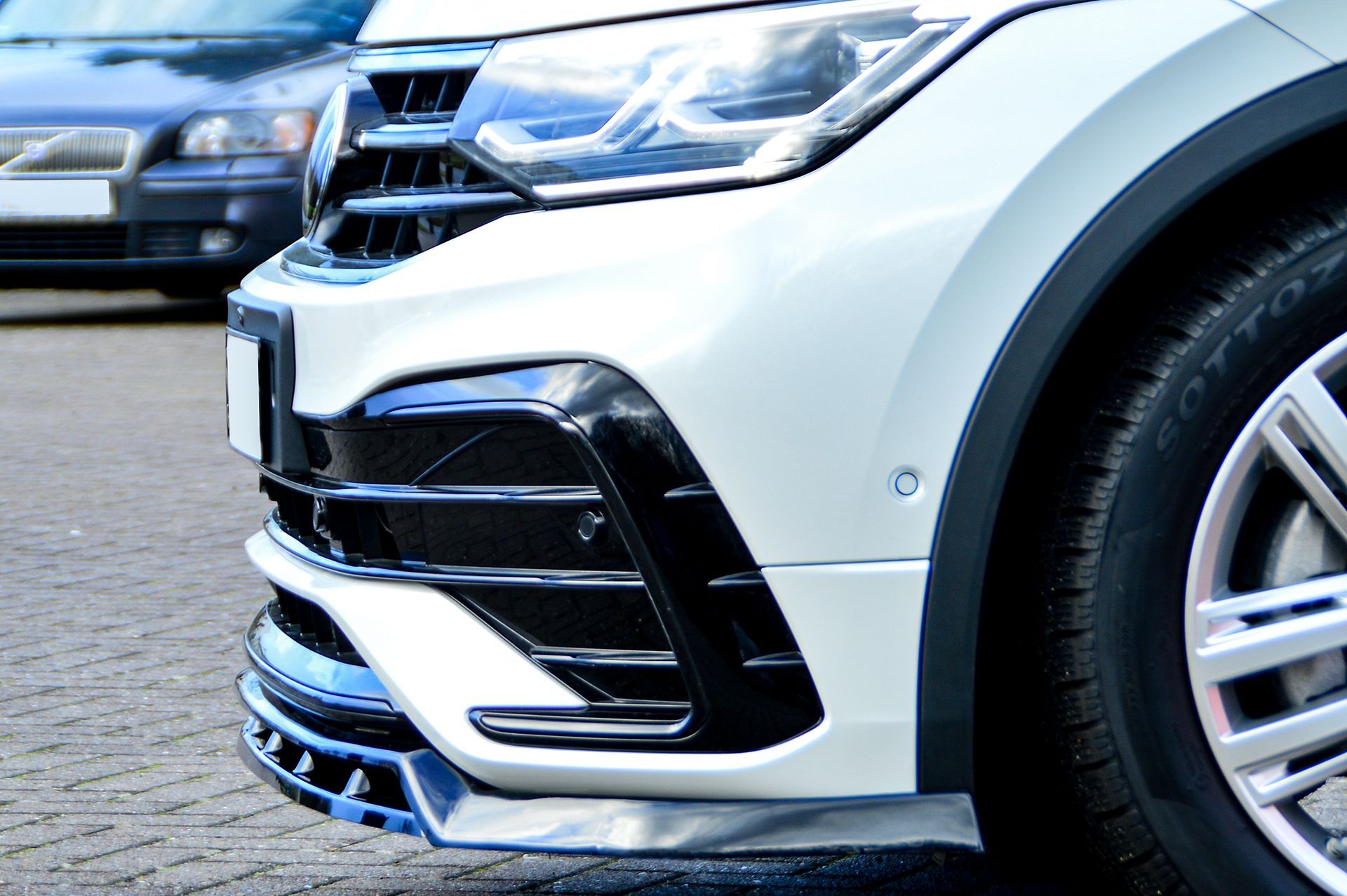 CUP Frontspoilerlippe 2.tlg ABS Volkswagen Tiguan 2 Typ AD1 Schwarz Glanz