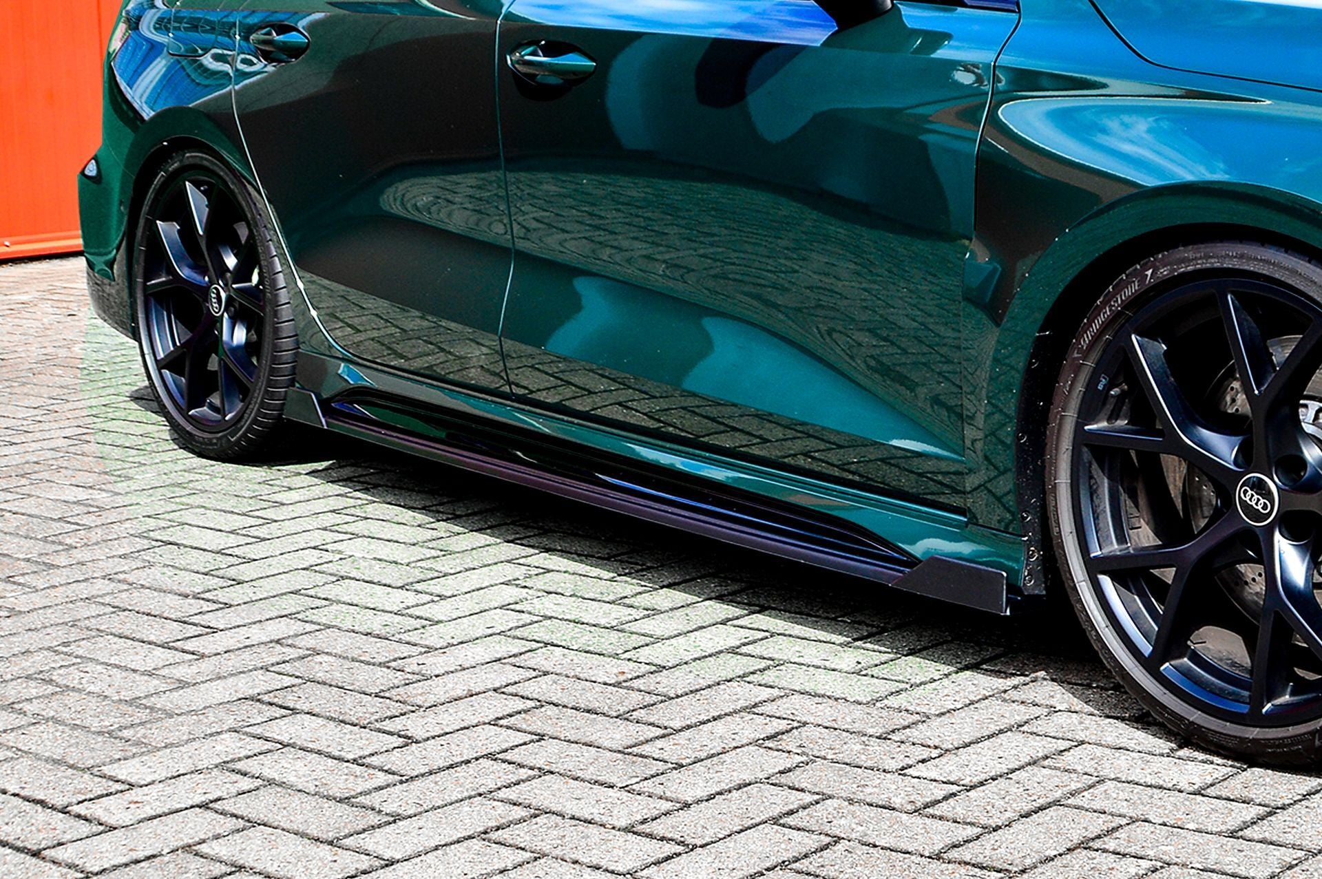 CUP Seitenschwellersatz mit Wing vorne/hinten Audi RS3, 8Y, Limousine Carbon