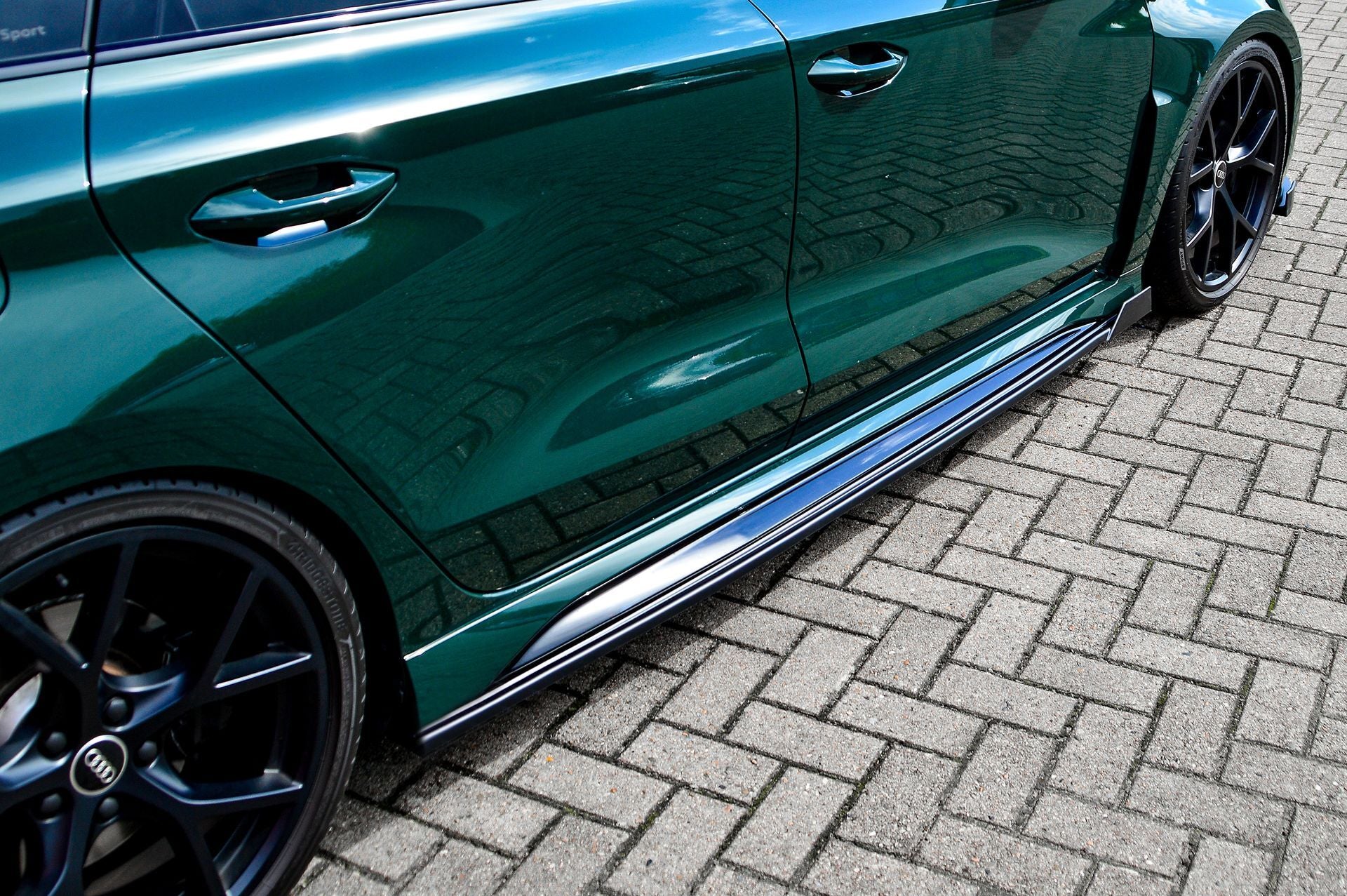 CUP Seitenschwellersatz mit Wing vorne Audi RS3, 8Y, Sportback Carbon