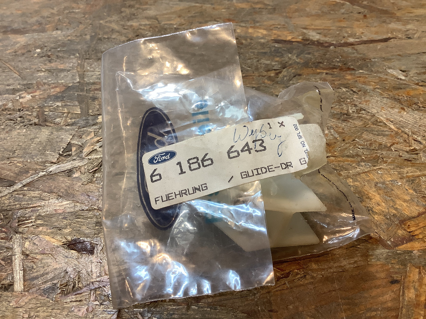 Ford Fiesta  Führung Türscheibe links Original Ford NEU