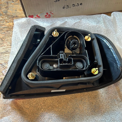 Original Mitsubishi Rücklicht Links Carisma 95-06 MR179507