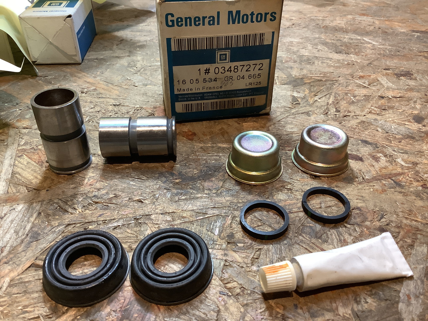 Opel Ascona C Führungshülsensatz, Bremssattel Vorderachse Original AC Delco NEU
