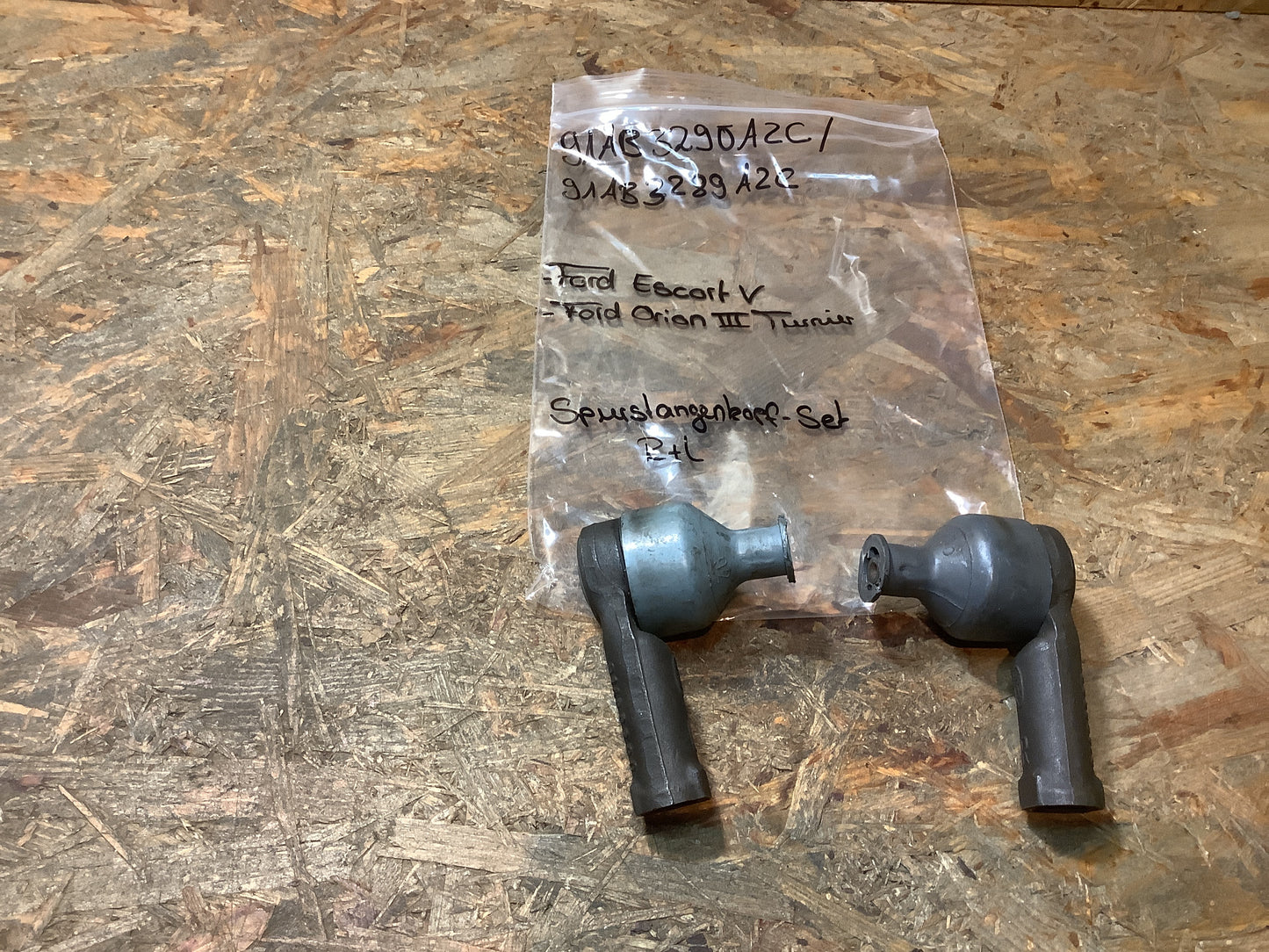 Ford Escort Orion Spurstangenkopf-Set R+L Original Ford NEU