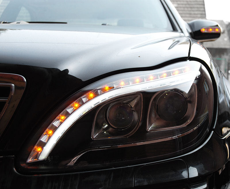Tuning-Tec LED Tagfahrlicht Scheinwerfer für Mercedes Benz S-Klasse W220 98-05 schwarz mit LED Blinker