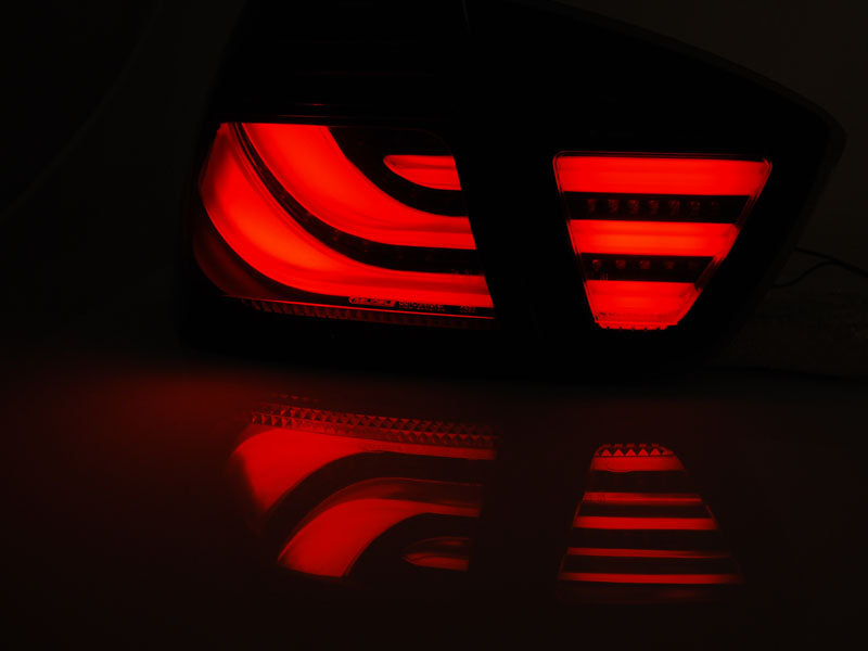Tuning-Tec LED Lightbar Rückleuchten für BMW 3er E90 05-08 rot/klar mit LED Blinker
