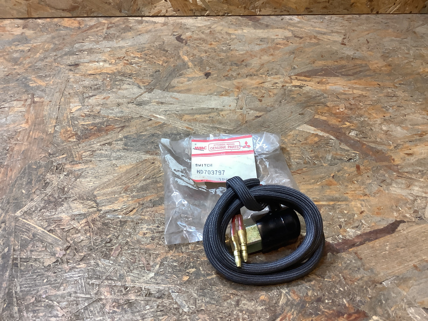 Mitsubishi L200 Schalter, Rückfahrleuchte für Manuelle Gangschaltung Original Mitsubishi NEU