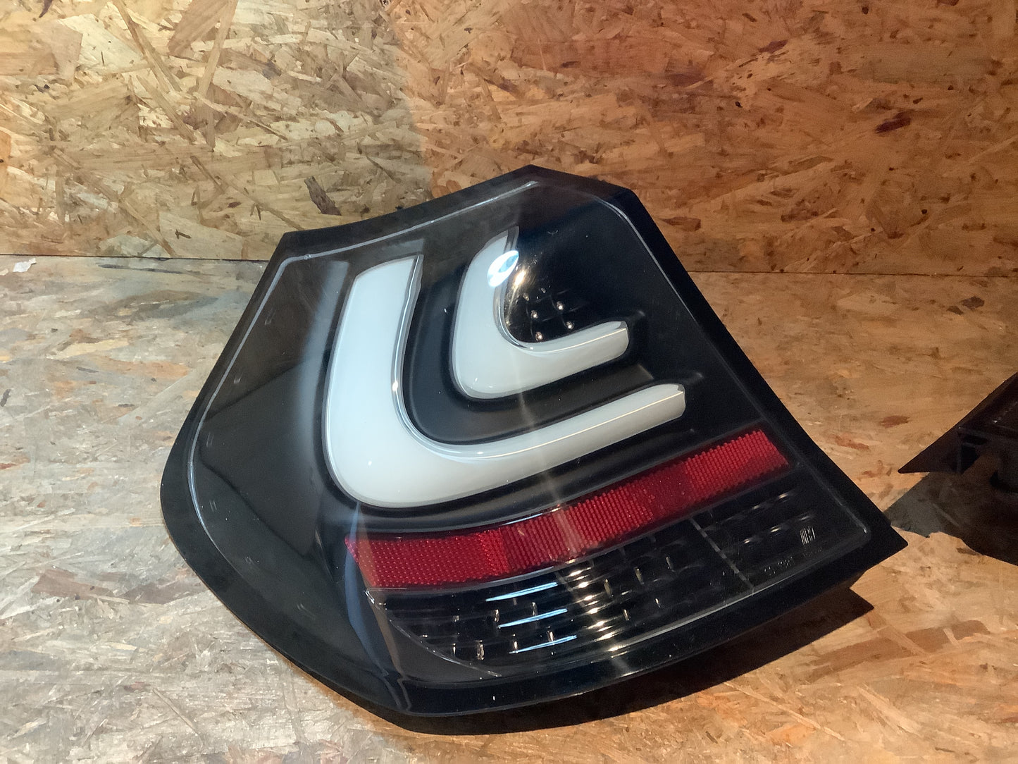 Tuning-Tec Voll LED Lightbar Rückleuchten für BMW 1er E87/E81 04-07 schwarz/rauch Präsentationsstück, minimale Spuren kaum sichtbar