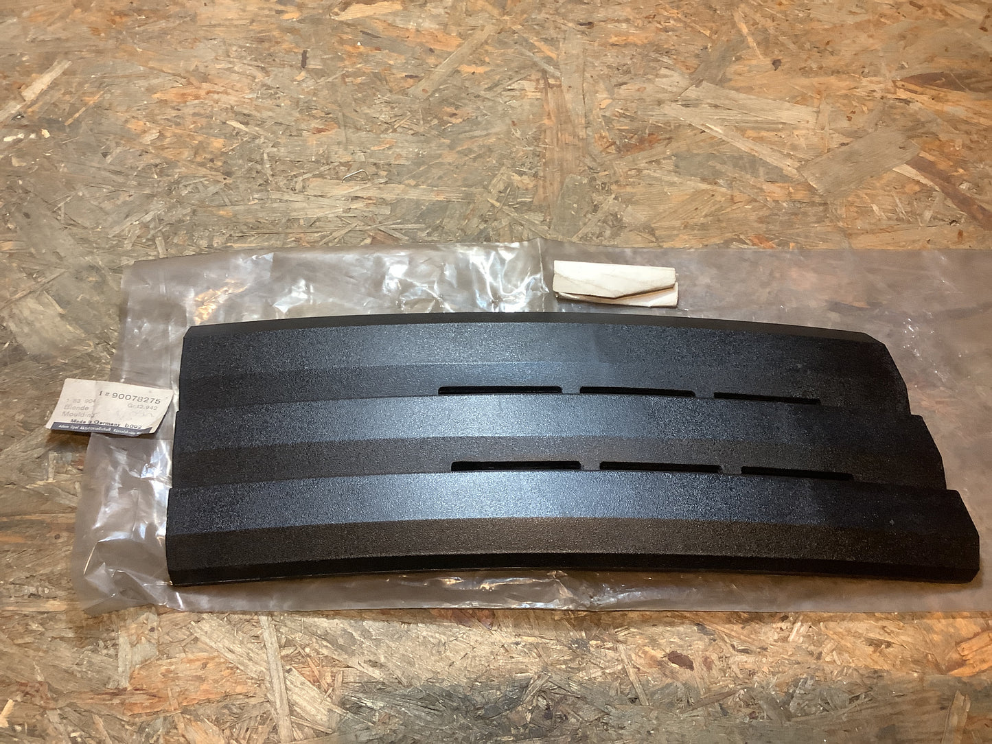 Opel Manta B Blende Seitenwand links B-Säule Original GM NEU