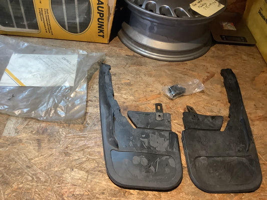 Opel Omega A, Senator B Schmutzfänger vorn Original Opel NEU