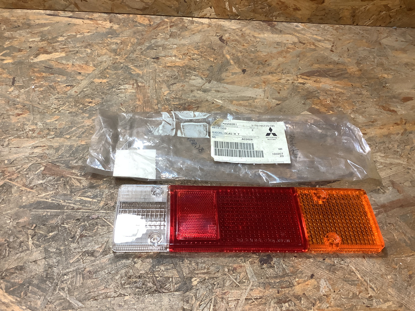 Mitsubishi L200 Scheibe Kombi-Leuchte hinten rechts Original NEU