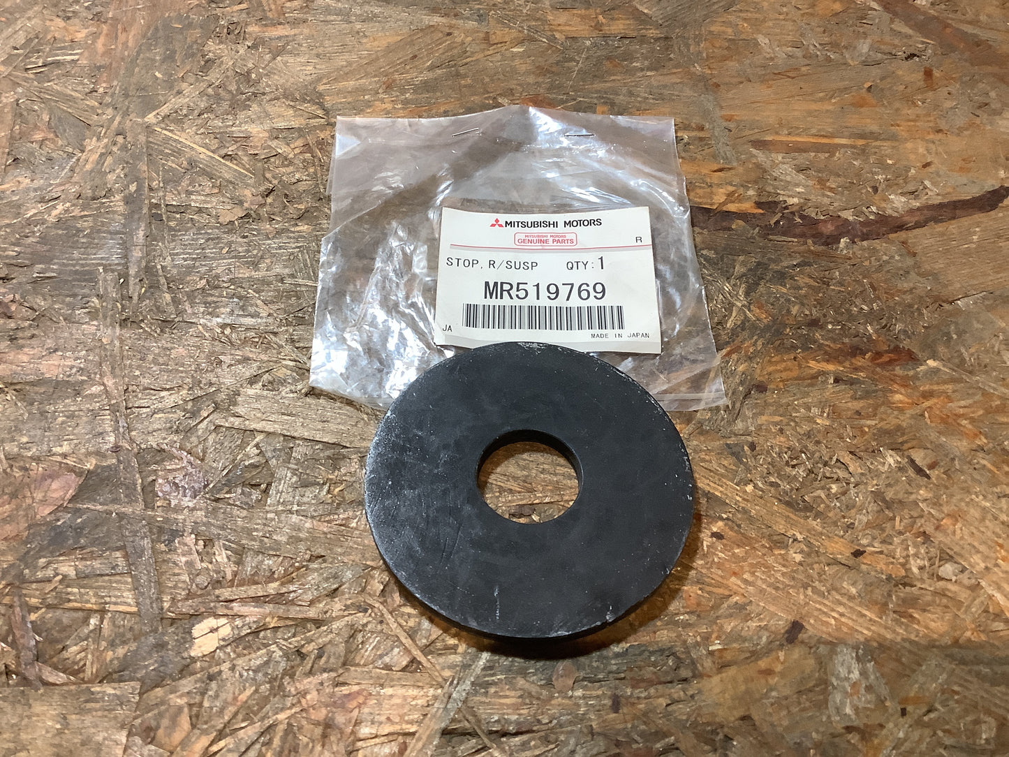Mitsubishi Pajero III (V6,V7), Bj. 00-06  - Mitsubishi Montero III (V6,V7), Bj. 00-06 Stopper, Hinterradaufhängung Original Mitsubishi NEU