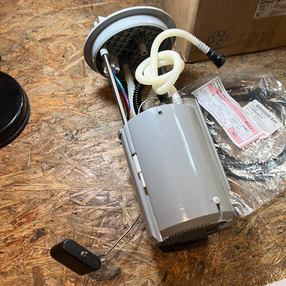 Original GM Chevrolet Kraftstoffpumpe 2,4L Captiva NEU 96830394