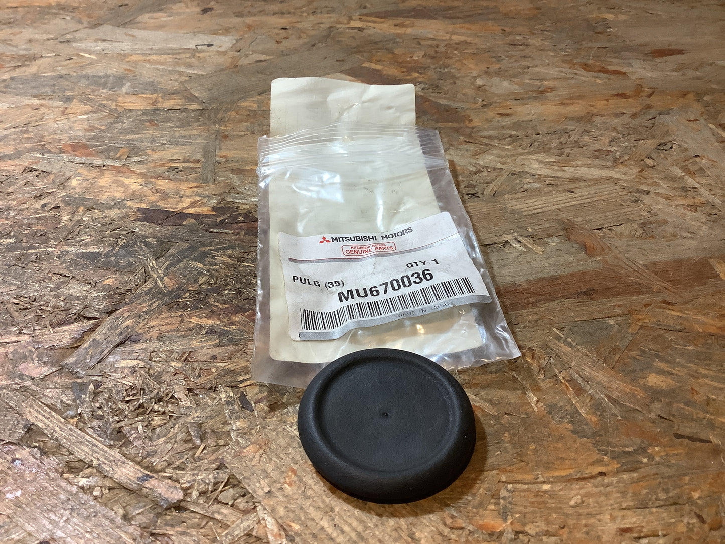 Mitsubishi Delica Space Gear, 3.0L, PD6W Stecker-Zugangsloch Original Mitsubishi NEU