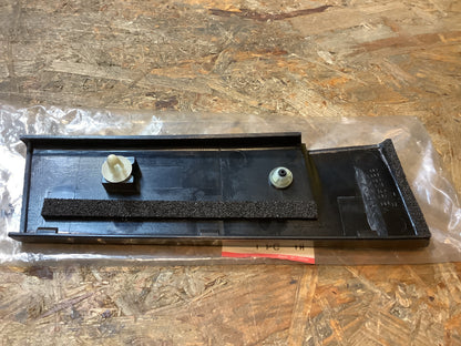 Mitsubishi Delica Abdeckung, Schiebefenster V.R Original Mitsubishi NEU