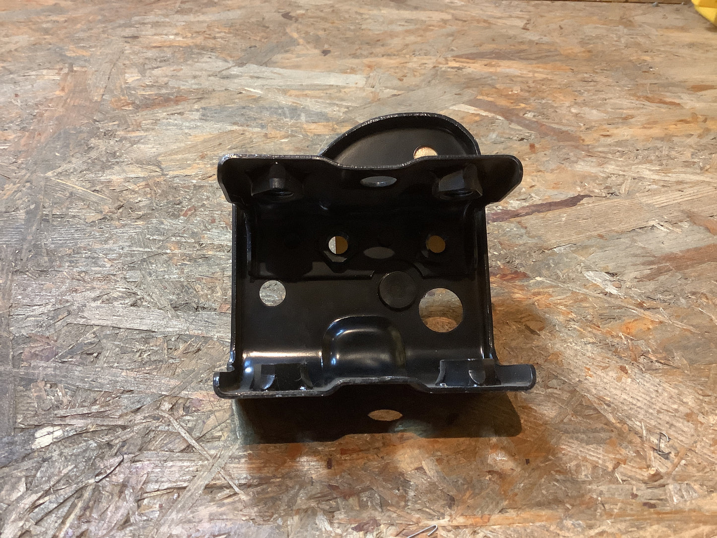Mitsubishi Space Wagon General  Halter, Stoßfänger, V.L Original Mitsubishi NEU