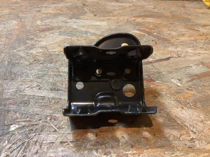 Mitsubishi Space Wagon General  Halter, Stoßfänger, V.L Original Mitsubishi NEU