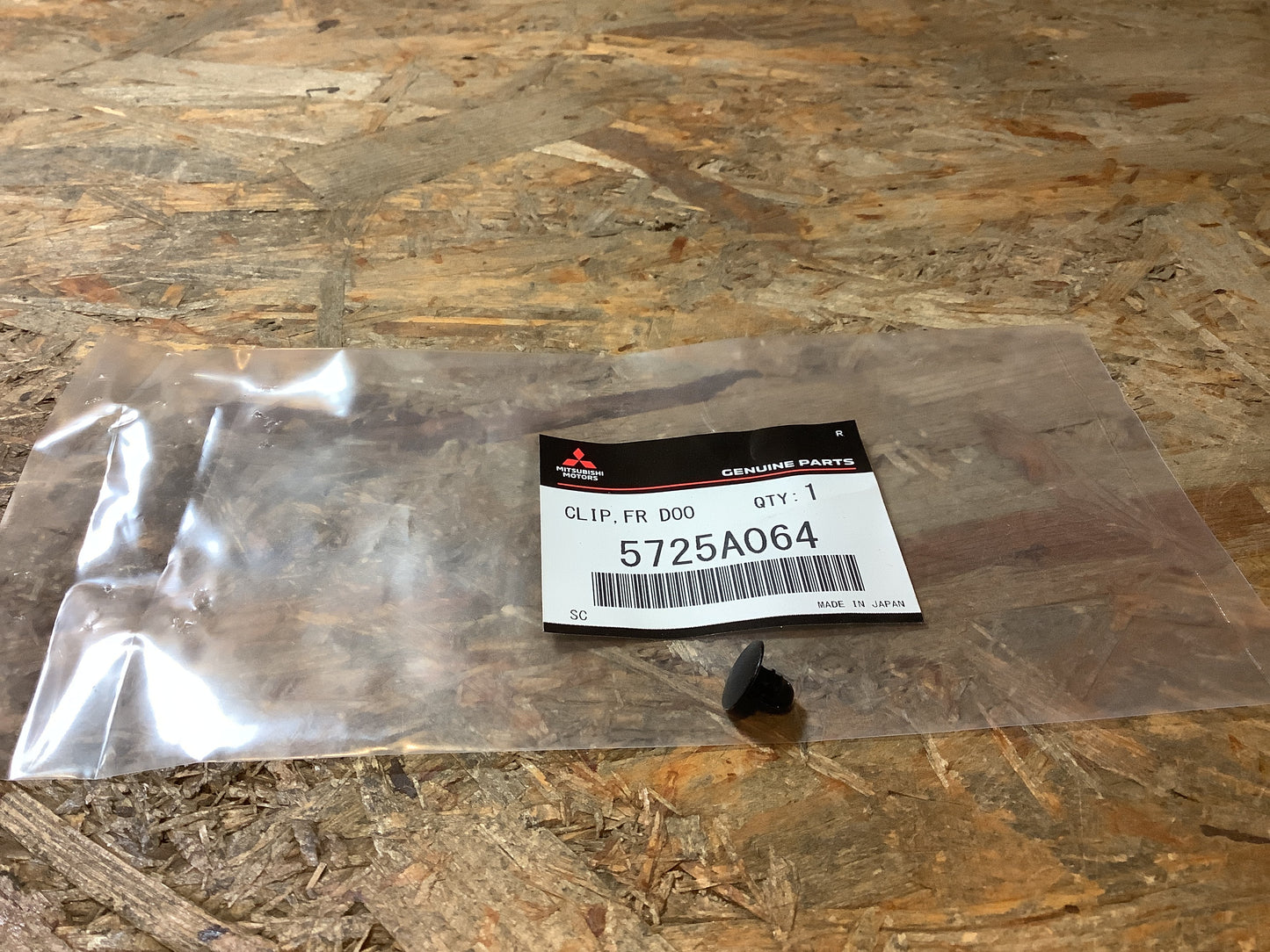 Mitsubishi Bj. 07-24 Clip, vordere Tür Original Mitsubishi NEU