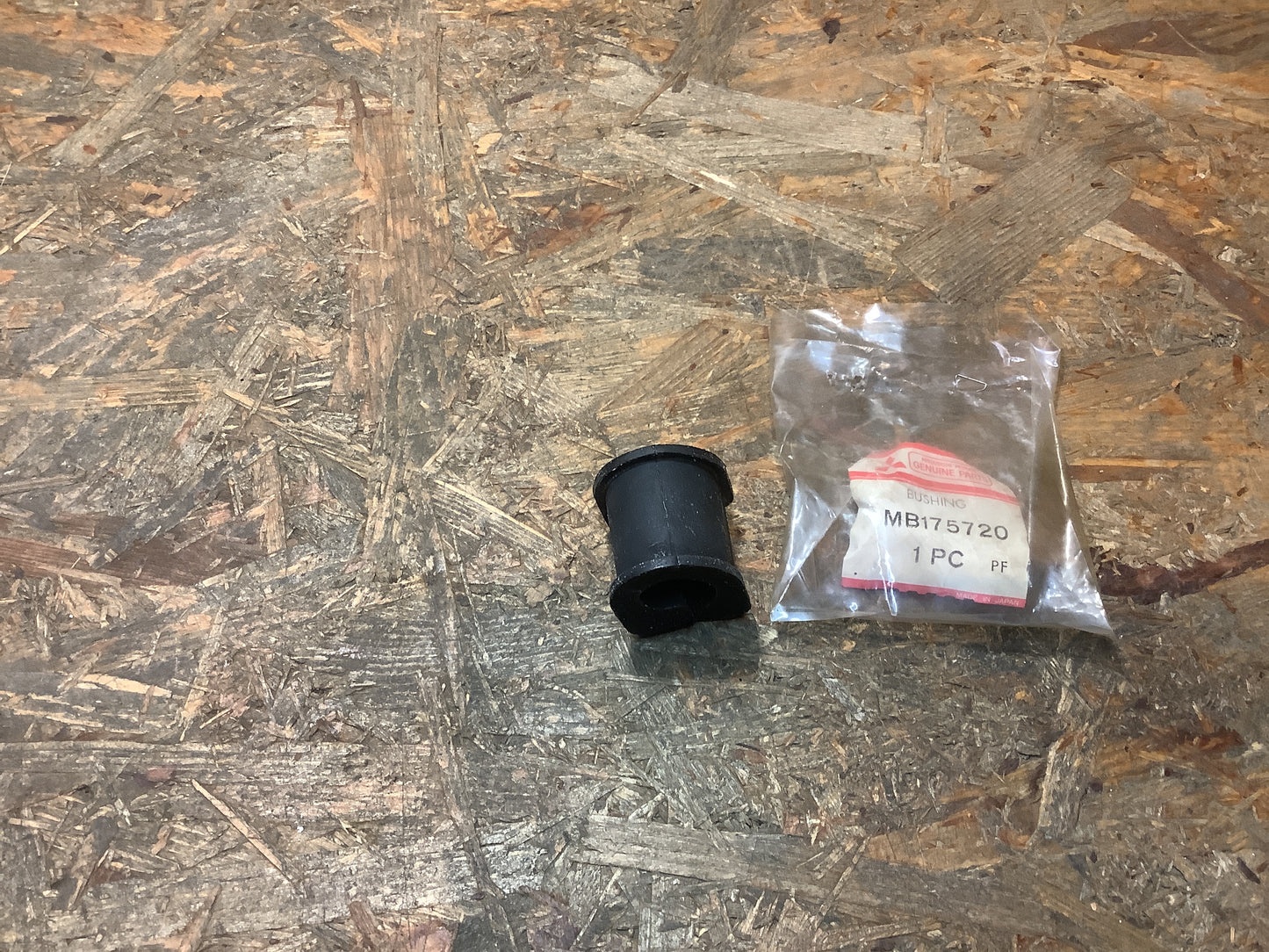 Mitsubishi Starion Stabilisatorgummi an Aufhängung vorne Original NEU