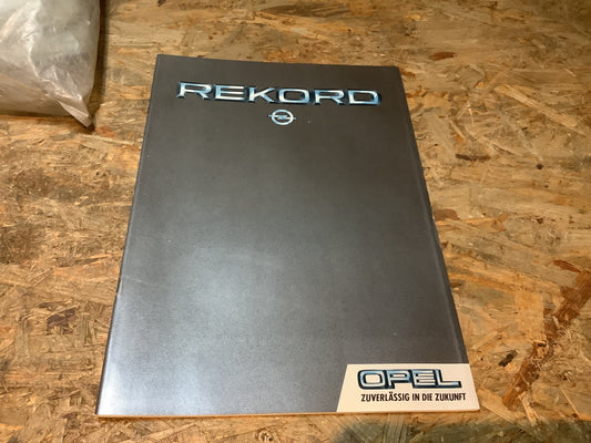 Opel Rekord Zeitschrift aus dem Jahr 1983