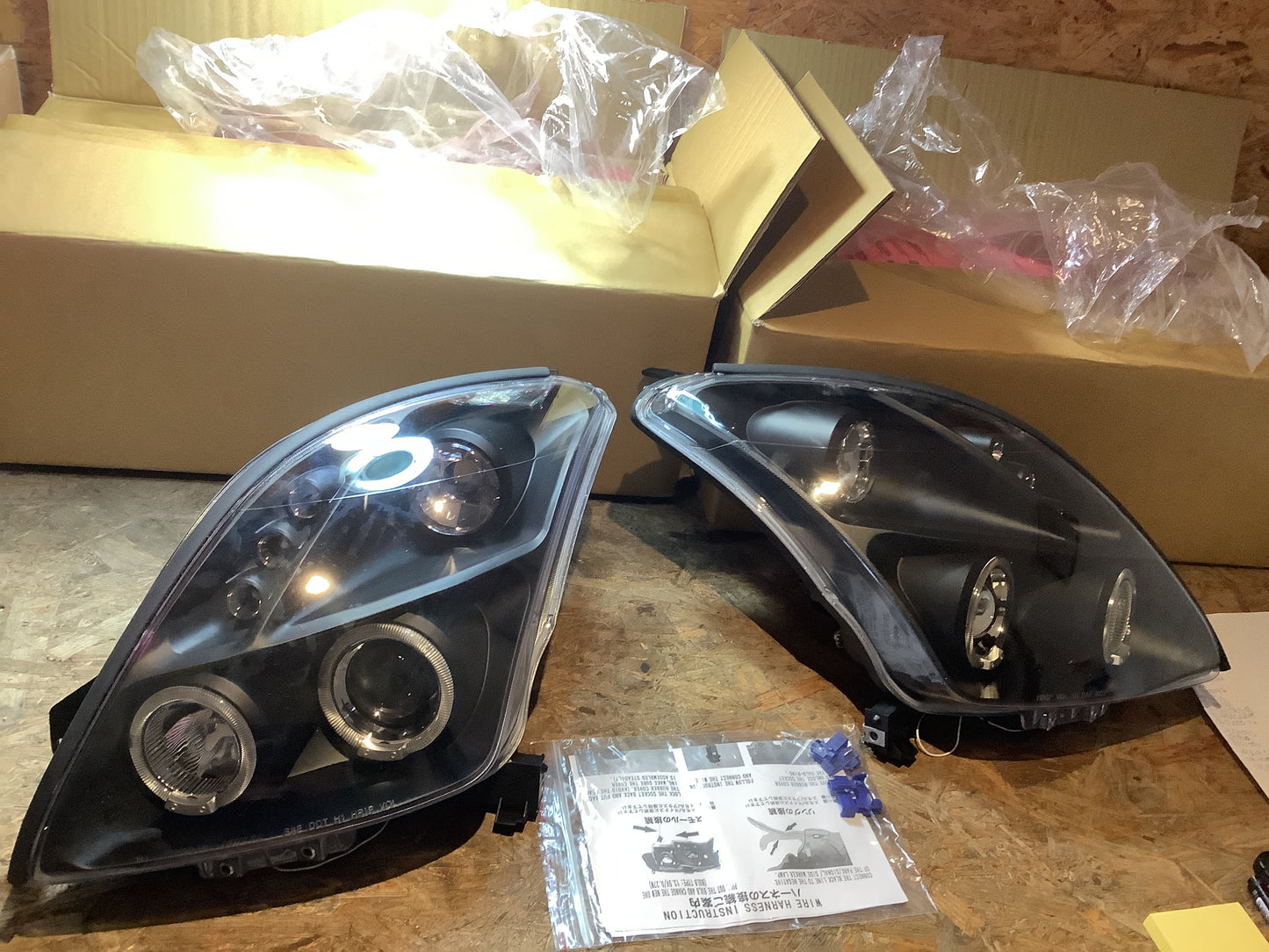 Tuning-Tec LED Angel Eyes Scheinwerfer für Suzuki Swift 05-10 schwarz