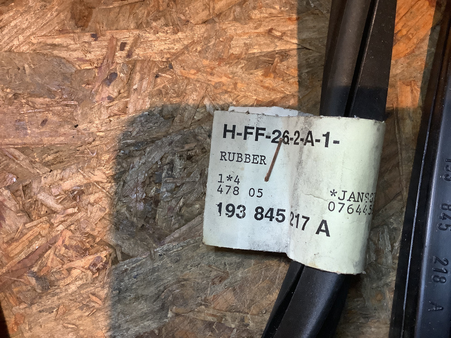 VW Golf / Jetta 4-Türig Fensterschachtdichtung Set für Hinten links/rechts Original VW NEU