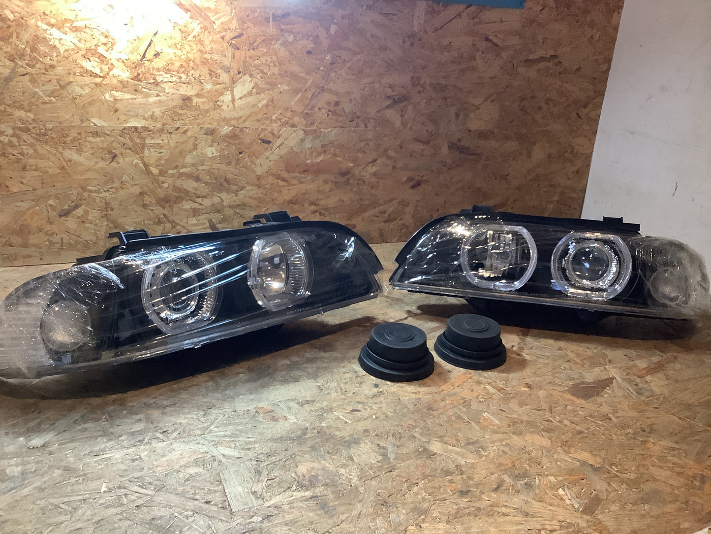 Tuning-Tec LED Angel Eyes Scheinwerfer für BMW 5er E39 95-03 Lim./Touring Schwarz