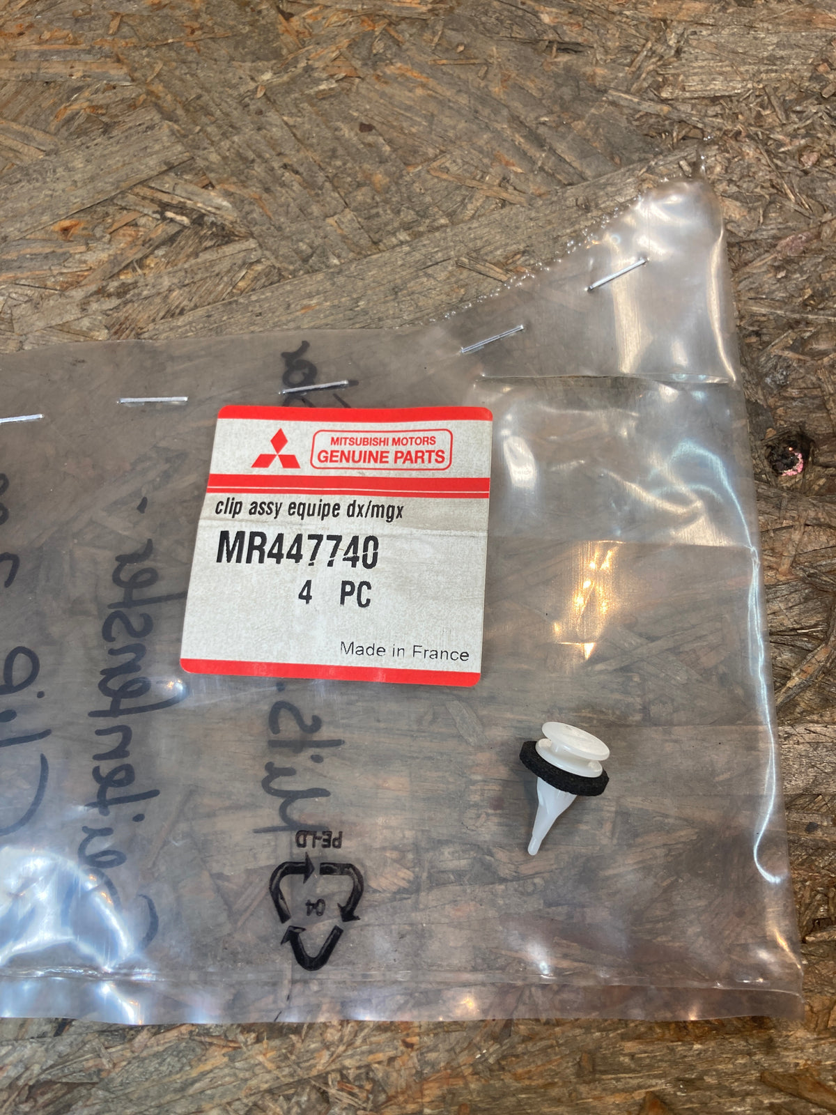 Mitsubishi Space-Star Seitenfenster Clip Original Mitsubishi NEU