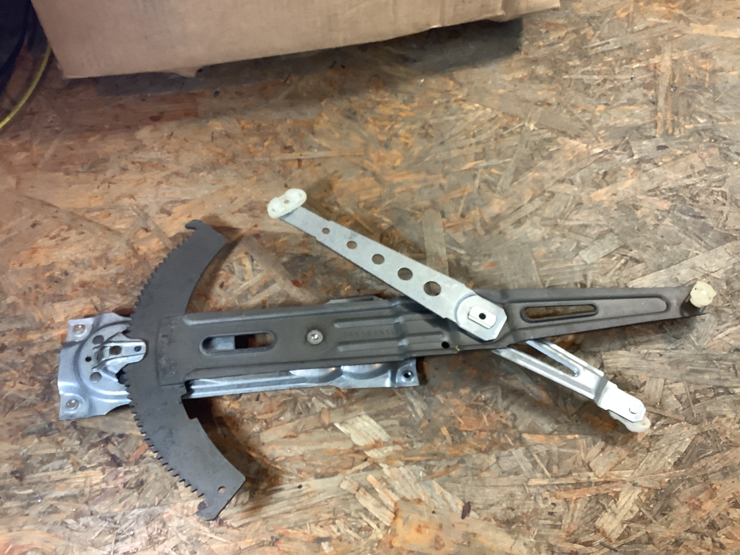 Ascona C Fensterheber vorne links 4-Türer Original GM NEU