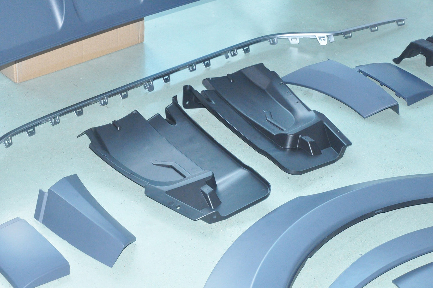 Komplett-Karosserie-Kit passend für Mercedes Sprinter W907 2018-heute (5932mm)