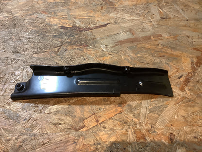 Mitsubishi Montero, Bj. 97-04 Seitliche Halterung für Stoßstangenabdeckung, R.H Original Mitsubishi NEU