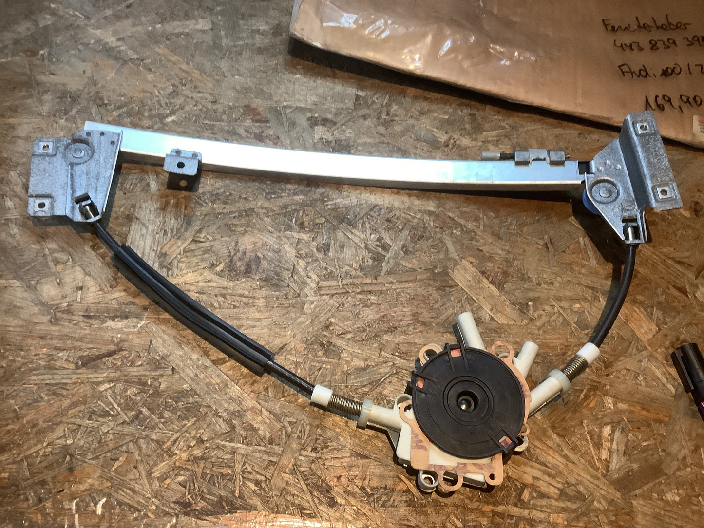Audi 100/200 Typ 44 Fensterheber hinten rechts elektrisch Original VW NEU