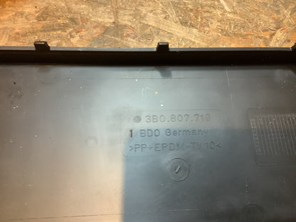 VW Passat B5 Kennzeichenblende Original VW NEU